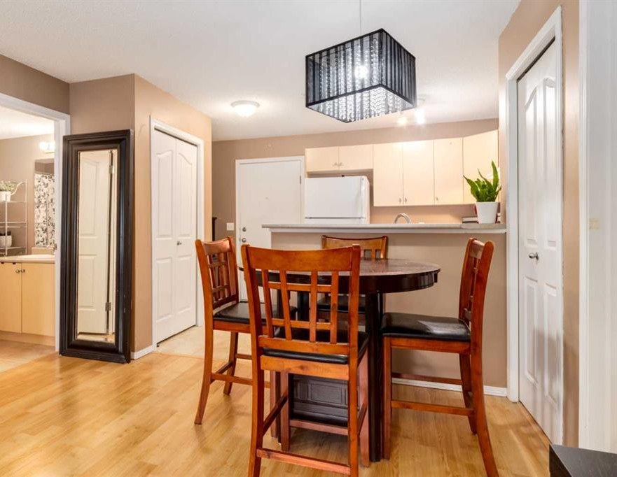 2128, 8 Bridlecrest Drive SW, Calgary, Alberta T2Y0H7 photo 5