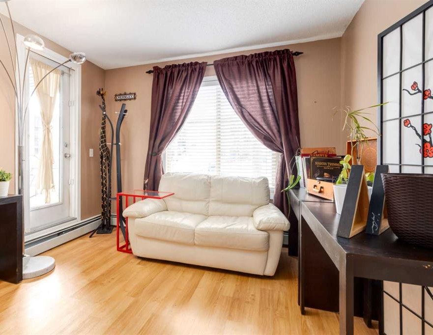 2128, 8 Bridlecrest Drive SW, Calgary, Alberta T2Y0H7 photo 6