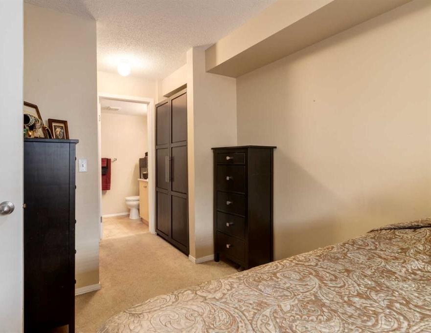 2128, 8 Bridlecrest Drive SW, Calgary, Alberta T2Y0H7 photo 8
