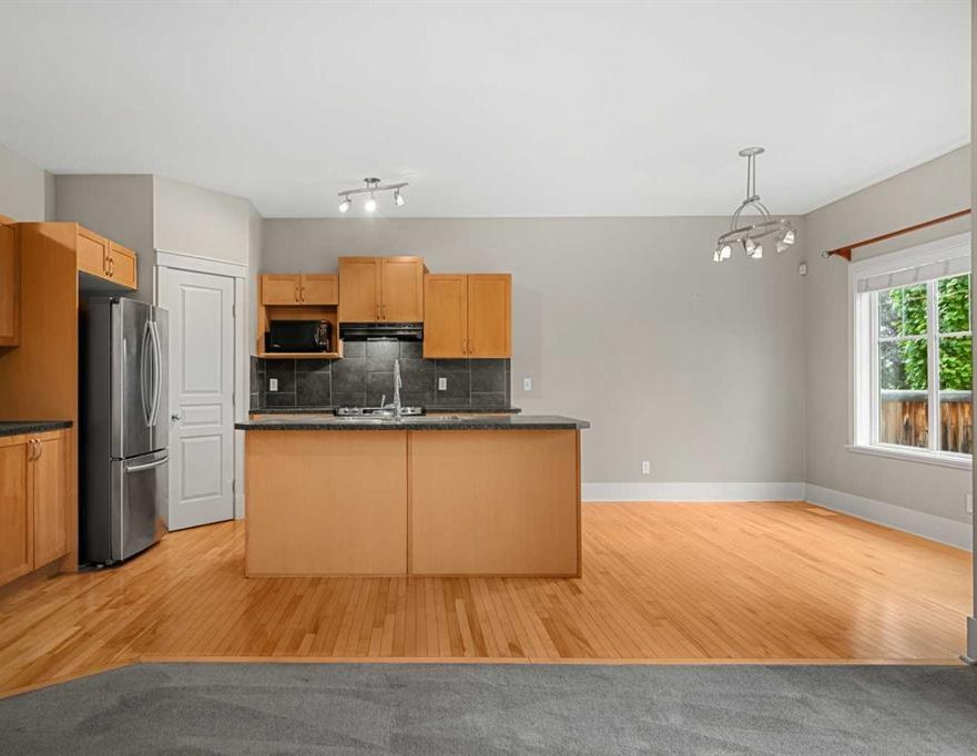 177 Cougartown Circle SW, Calgary, Alberta T3H0A3 photo 3